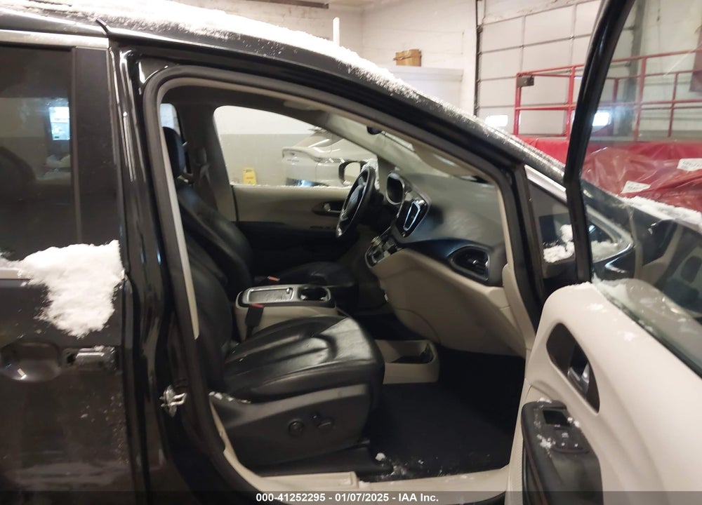 2017 CHRYSLER PACIFICA VIN: 2C4RC1EG8HR851149