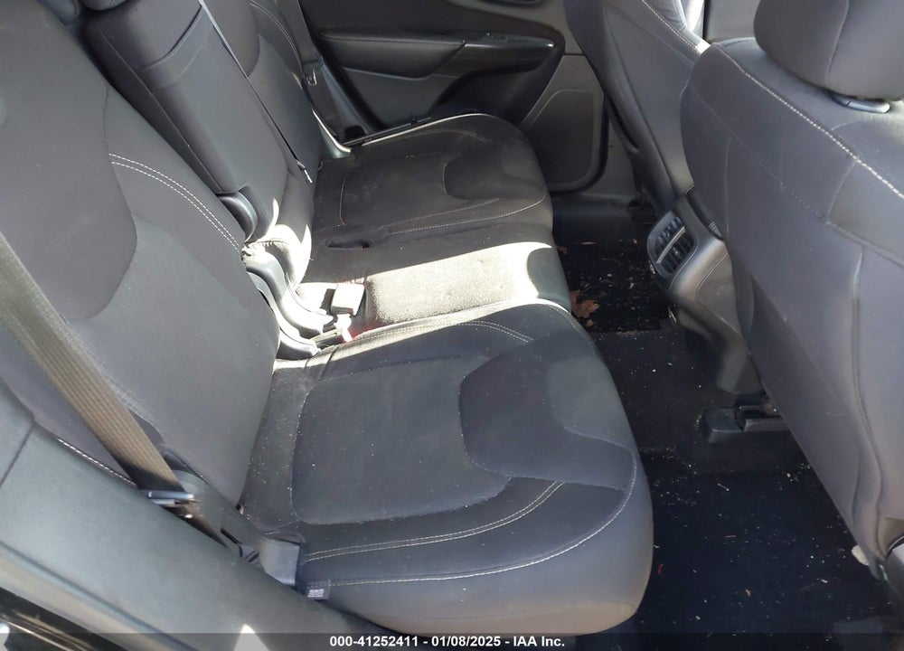 2015 JEEP CHEROKEE VIN: 1C4PJMCB7FW768578
