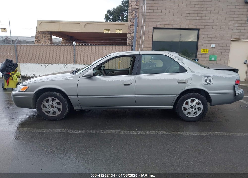 1998 TOYOTA CAMRY VIN: JT2BG22K7W0225872