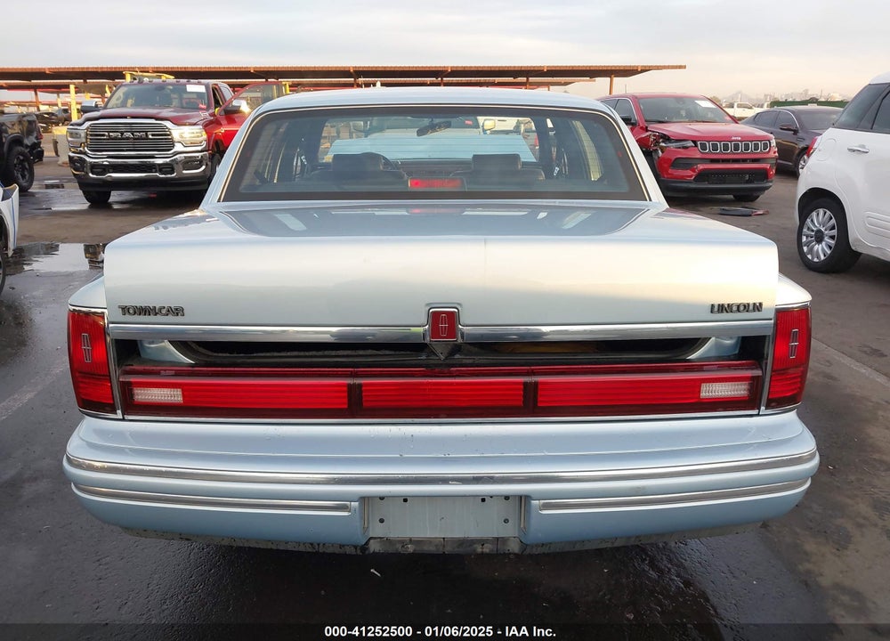 1992 LINCOLN TOWN CAR EXECUTIVE VIN: 1LNLM81W1NY741796