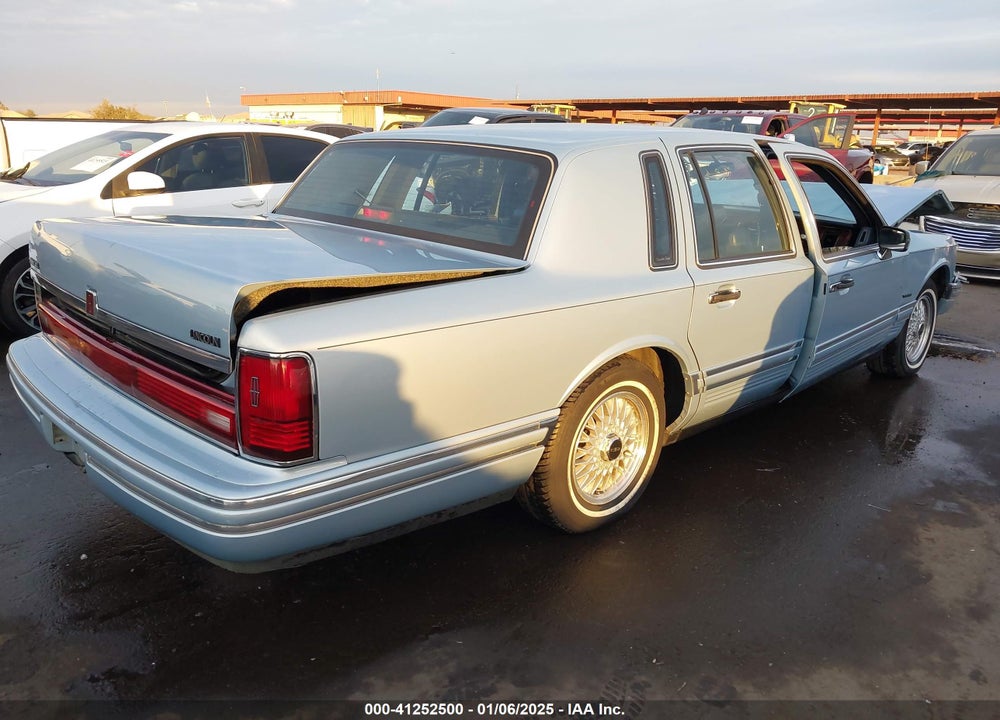 1992 LINCOLN TOWN CAR EXECUTIVE VIN: 1LNLM81W1NY741796