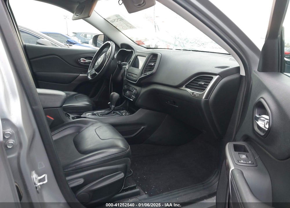 2019 JEEP CHEROKEE LATITUDE PLUS FWD VIN: 1C4PJLLB3KD111034