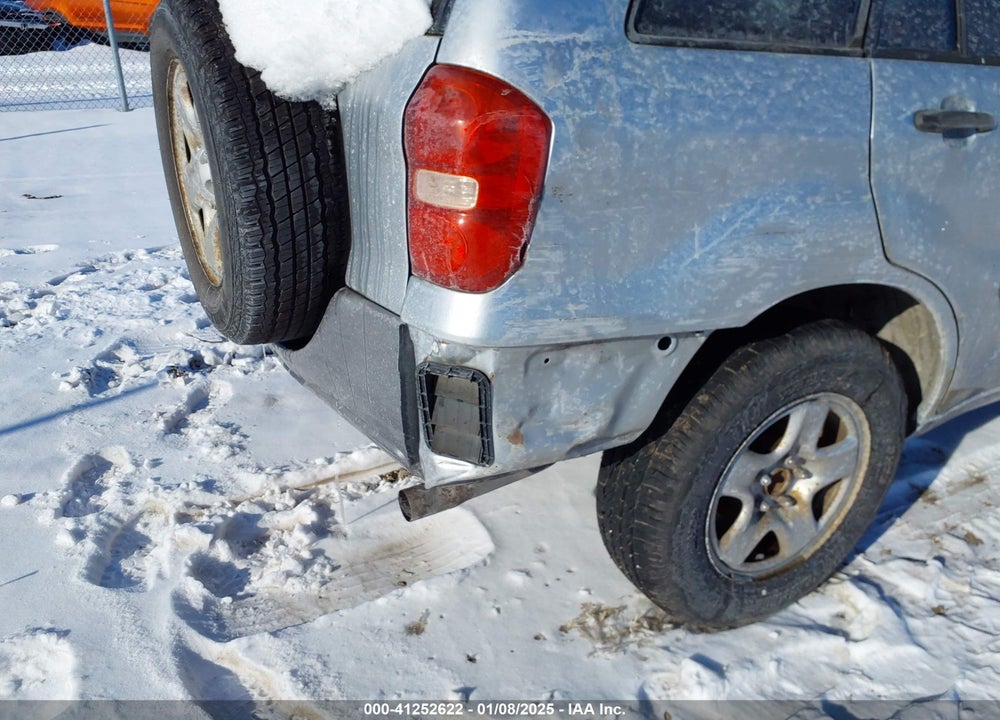 2005 TOYOTA RAV4 VIN: JTEGD20V556001445