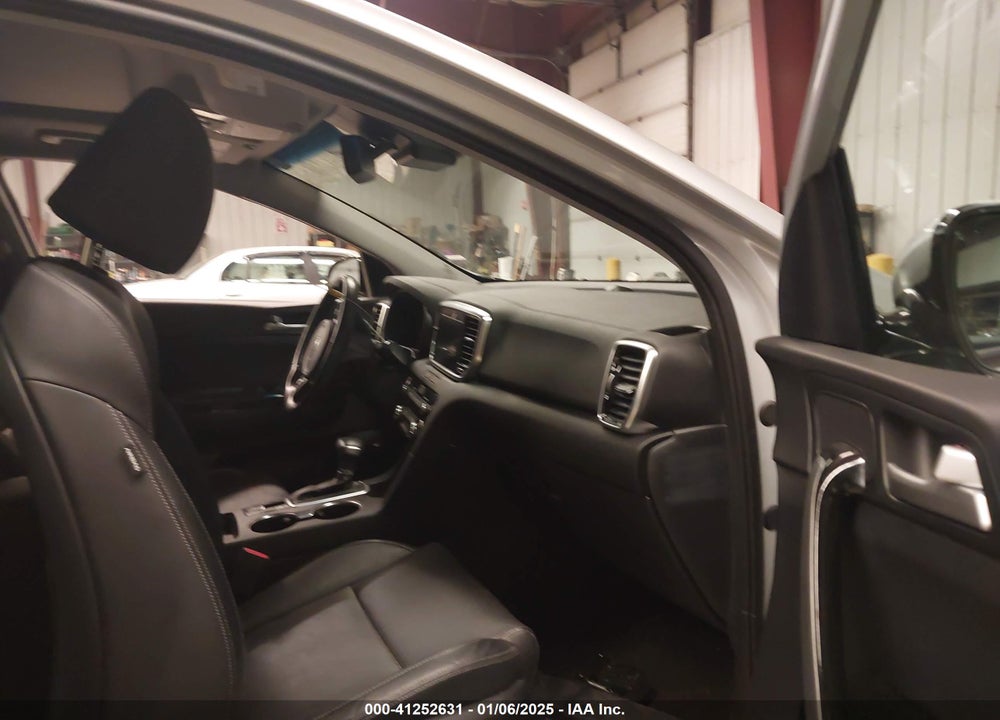 2021 KIA SPORTAGE EX VIN: KNDPNCAC7M7899639