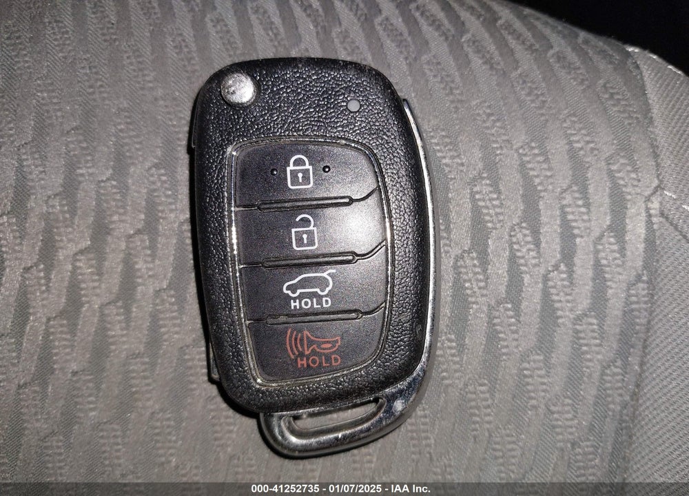2017 HYUNDAI SANTA FE SE VIN: KM8SMDHF9HU200078