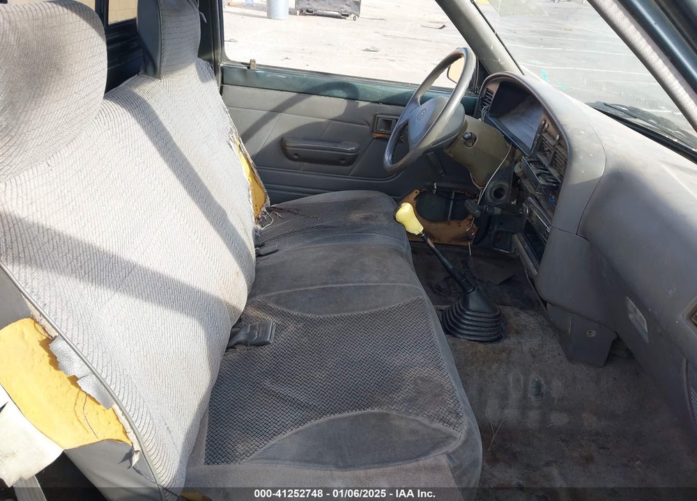 1992 TOYOTA PICKUP 1/2 TON SHORT WHEELBASE VIN: JT4RN81A1N0104079