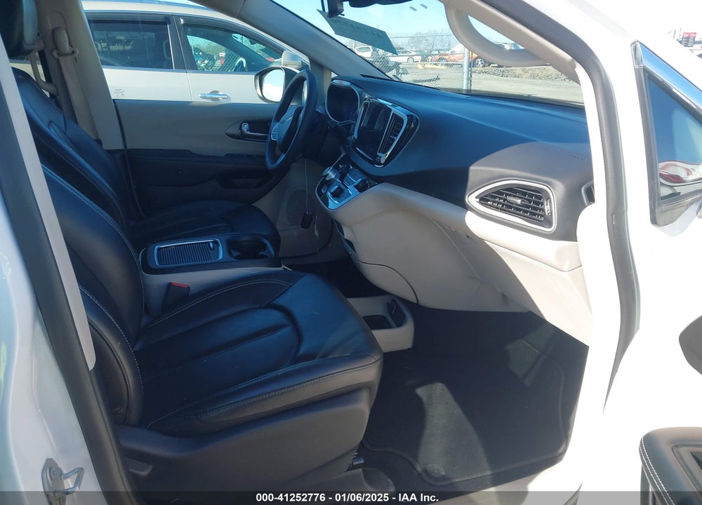 2023 CHRYSLER PACIFICA TOURING L VIN: 2C4RC1BG5PR557534