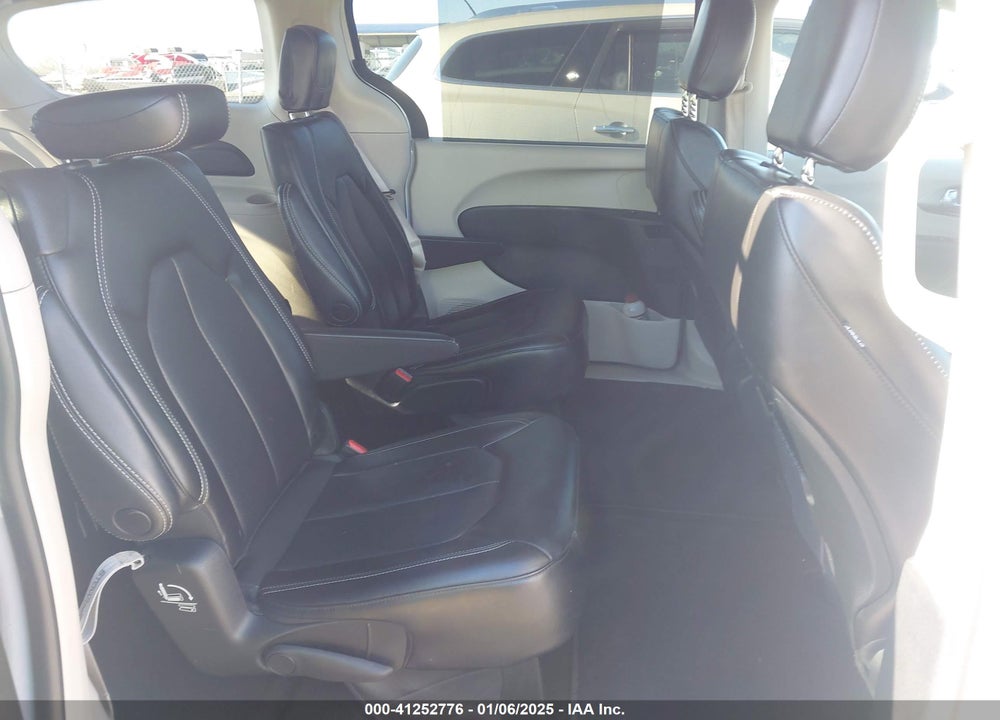 2023 CHRYSLER PACIFICA TOURING L VIN: 2C4RC1BG5PR557534