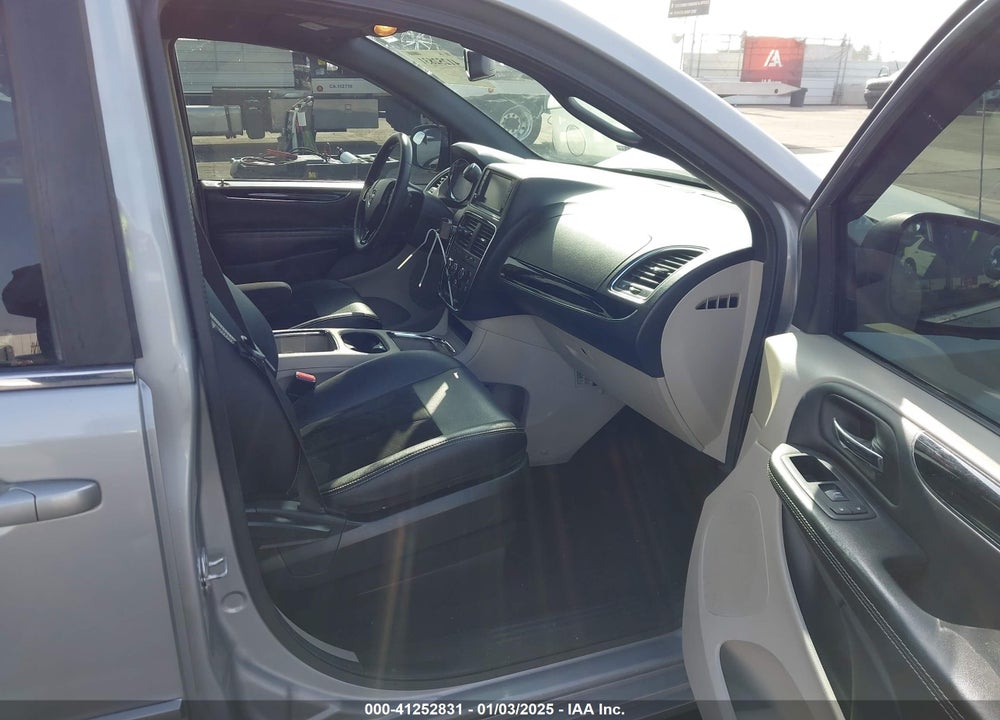 2017 DODGE GRAND CARAVAN SXT VIN: 2C4RDGCG0HR825714
