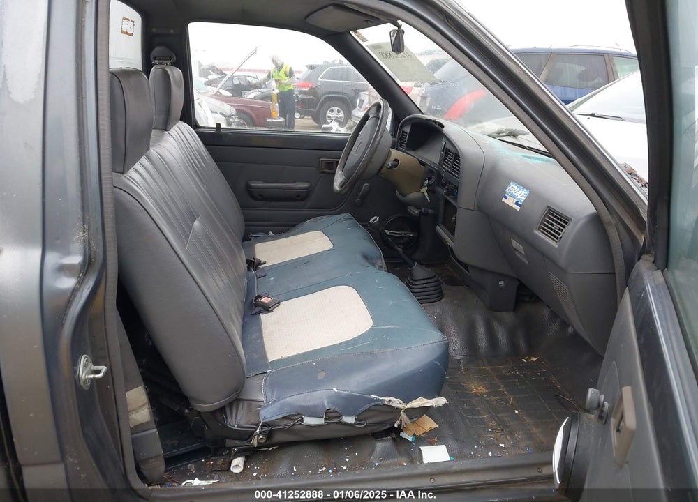 1992 TOYOTA PICKUP 1/2 TON SHORT WHLBASE STB VIN: 4TARN81A5NZ046212