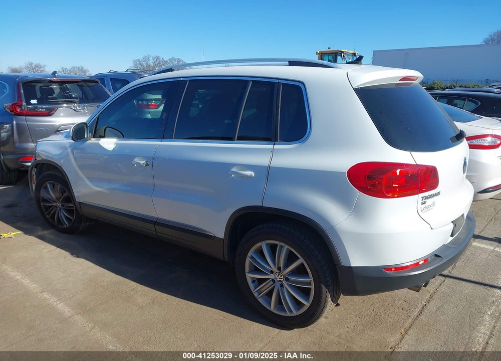 2016 VOLKSWAGEN TIGUAN SE VIN: WVGAV7AX0GW596319