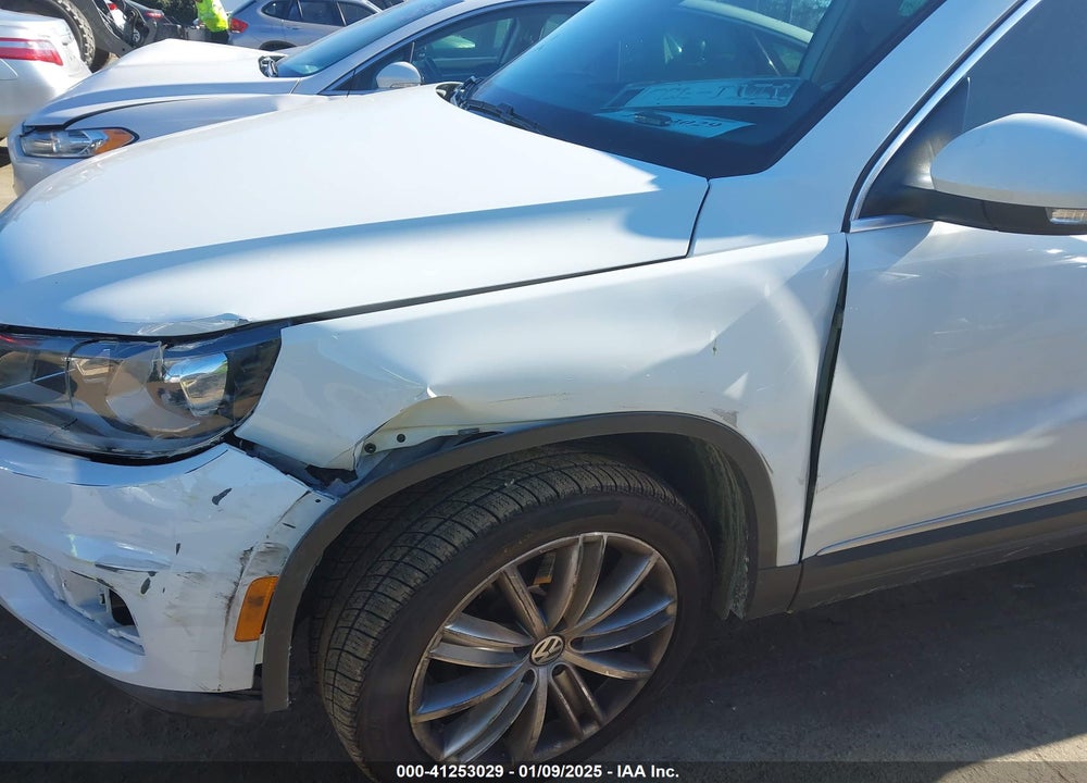 2016 VOLKSWAGEN TIGUAN SE VIN: WVGAV7AX0GW596319