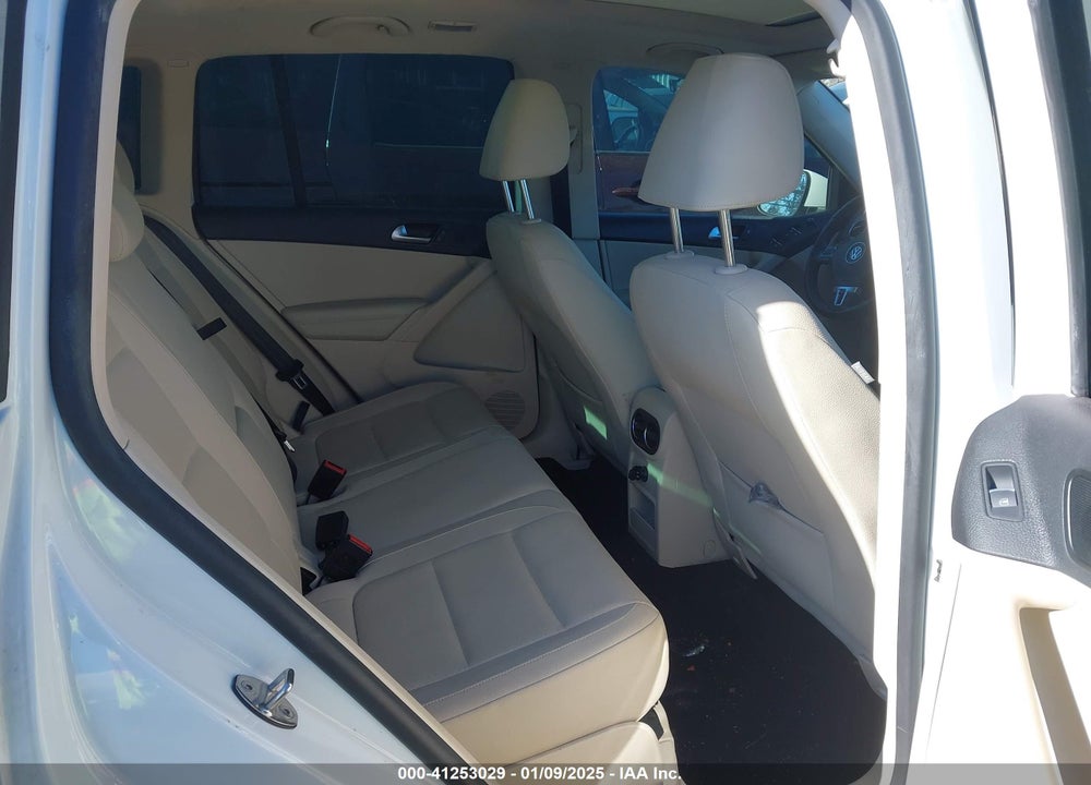 2016 VOLKSWAGEN TIGUAN SE VIN: WVGAV7AX0GW596319