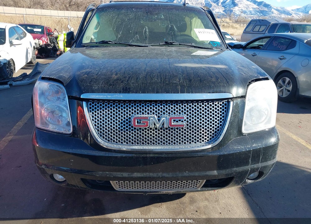 2008 GMC YUKON DENALI VIN: 1GKFK63808J240734