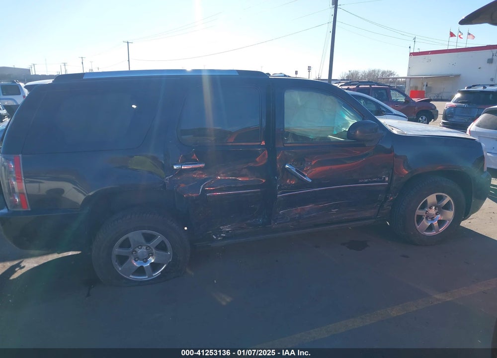 2008 GMC YUKON DENALI VIN: 1GKFK63808J240734