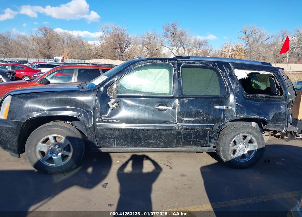 2008 GMC YUKON DENALI VIN: 1GKFK63808J240734