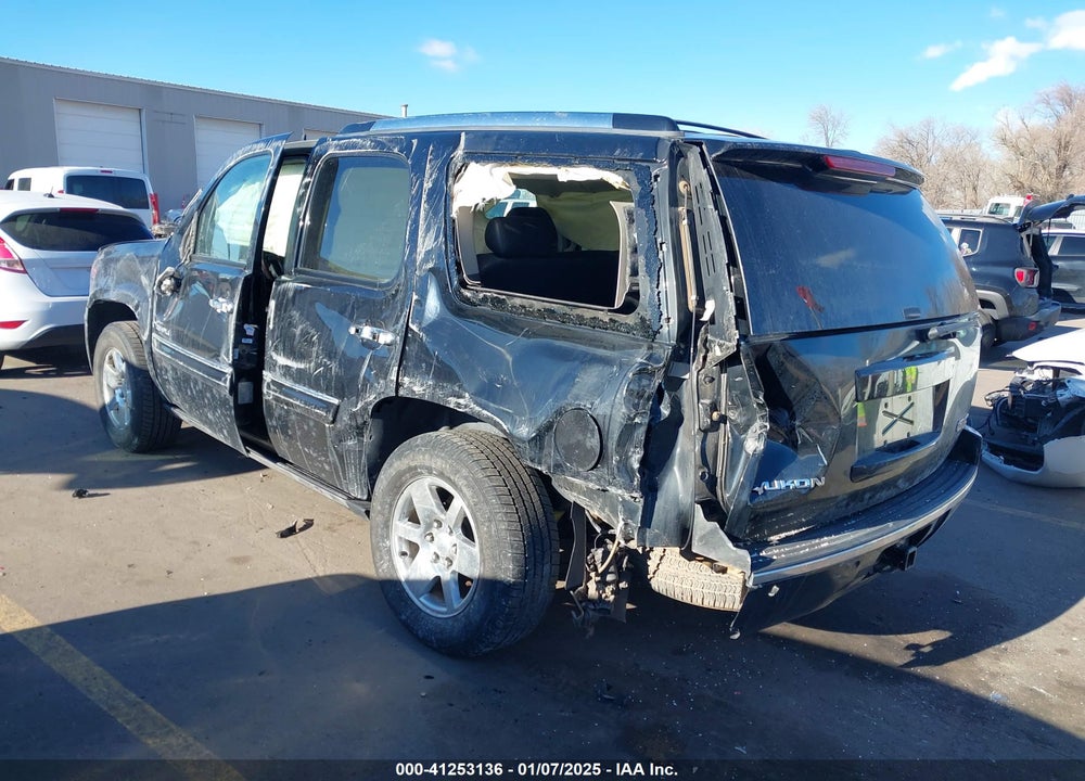 2008 GMC YUKON DENALI VIN: 1GKFK63808J240734