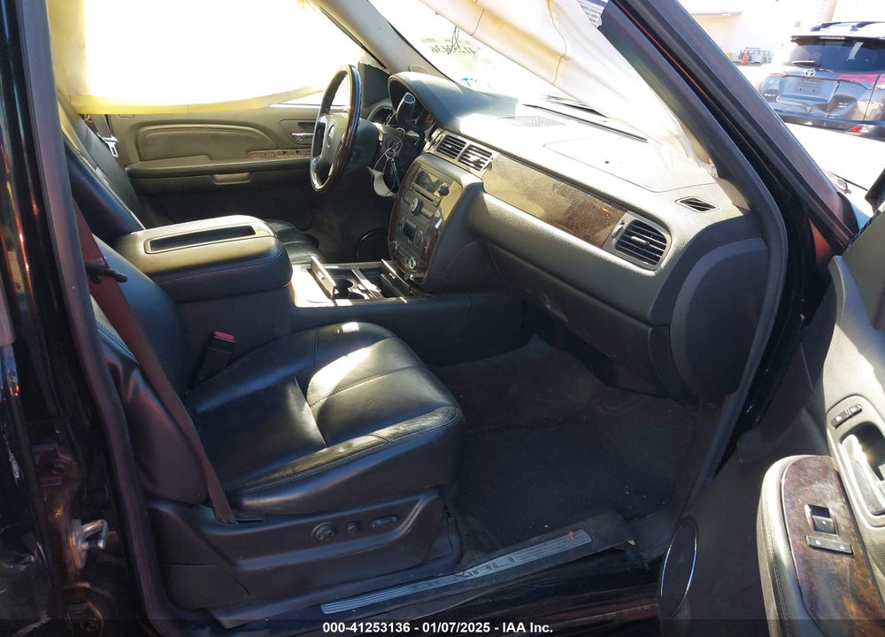2008 GMC YUKON DENALI VIN: 1GKFK63808J240734