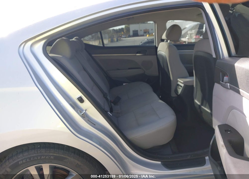 2017 HYUNDAI ELANTRA SE VIN: 5NPD84LF8HH042268