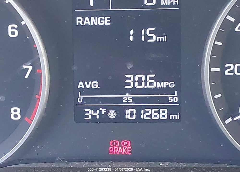 2018 HYUNDAI ELANTRA VIN: 5NPD74LF1JH393256