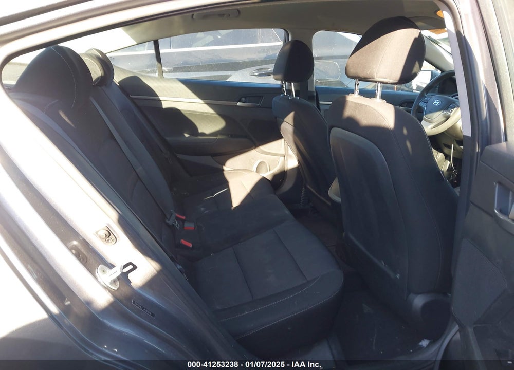 2018 HYUNDAI ELANTRA VIN: 5NPD74LF1JH393256