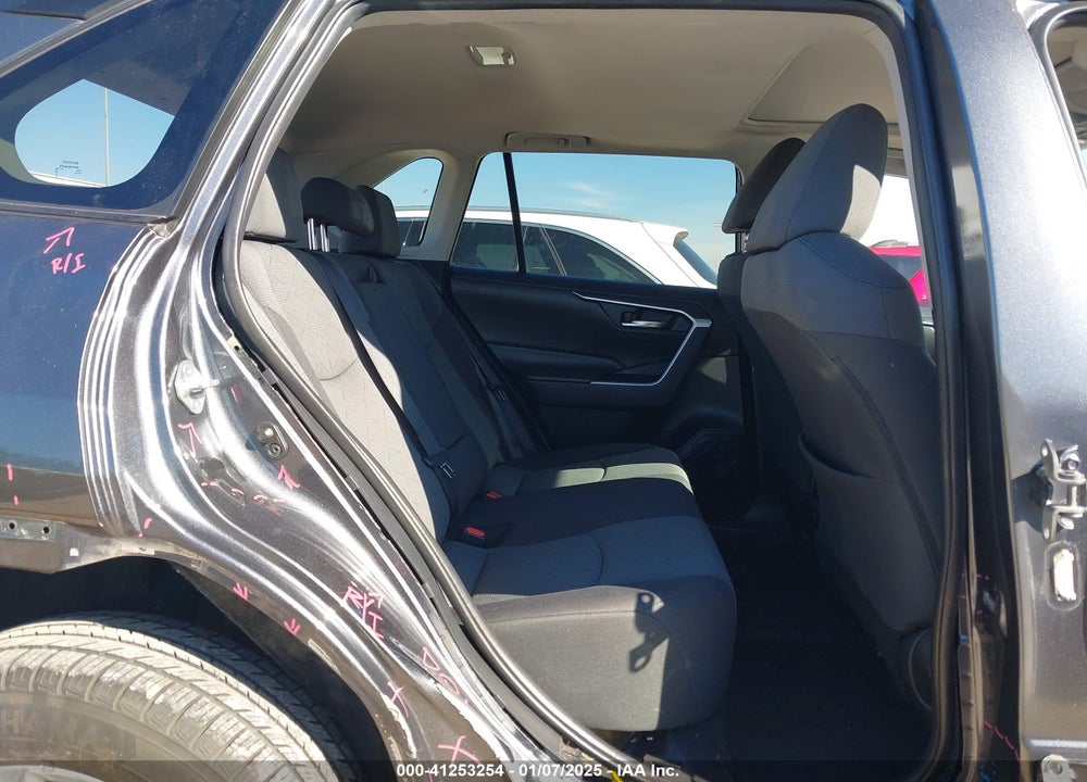 2020 TOYOTA RAV4 XLE VIN: 2T3W1RFVXLC062943