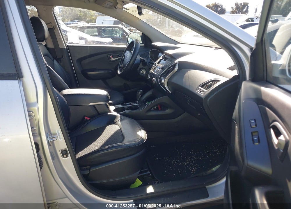 2011 HYUNDAI TUCSON GLS VIN: KM8JU3AC6BU293879