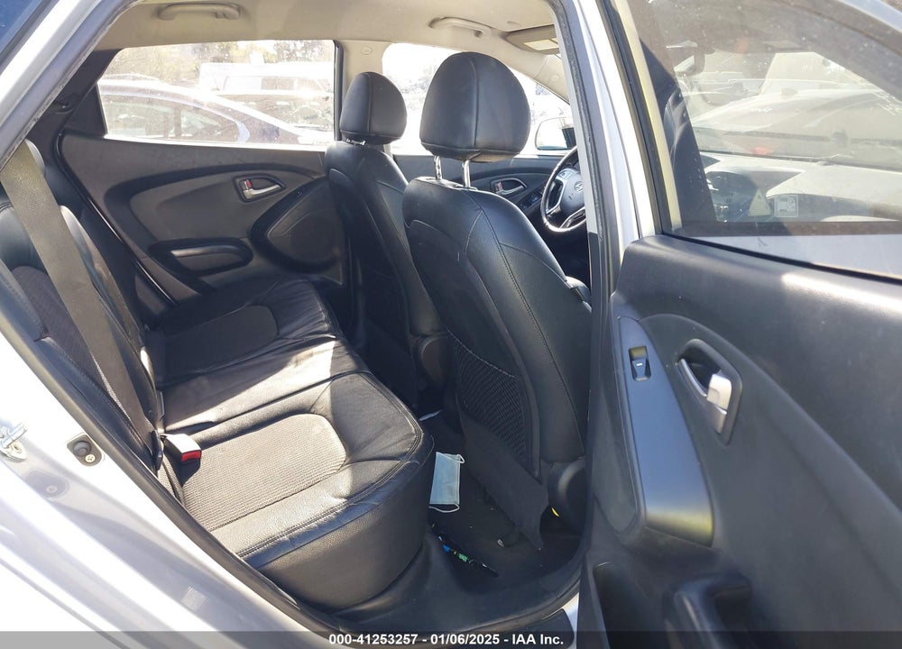 2011 HYUNDAI TUCSON GLS VIN: KM8JU3AC6BU293879