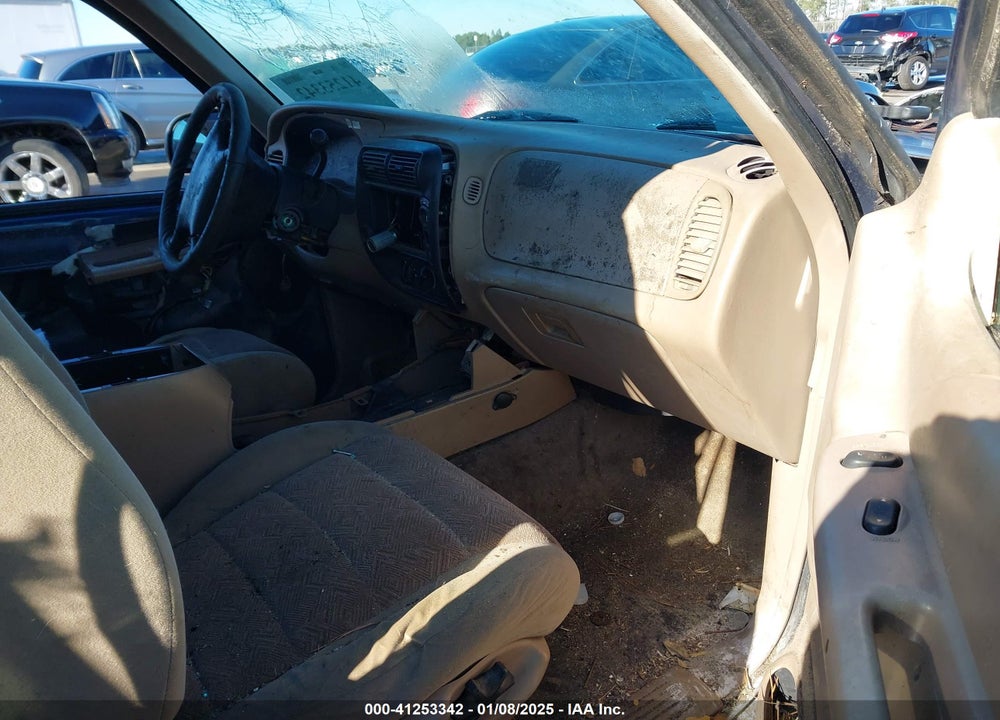 2000 FORD EXPLORER XLT VIN: 1FMZU63X1YZC22797