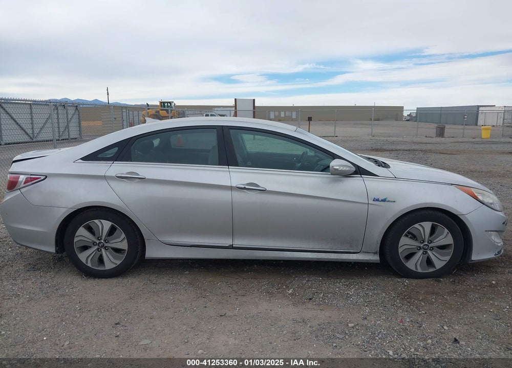 2014 HYUNDAI SONATA HYBRID VIN: KMHEC4A42EA103813