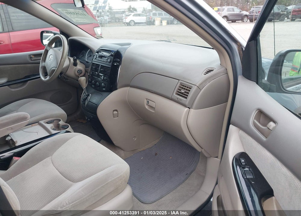 2004 TOYOTA SIENNA LE VIN: 5TDZA23C24S117569