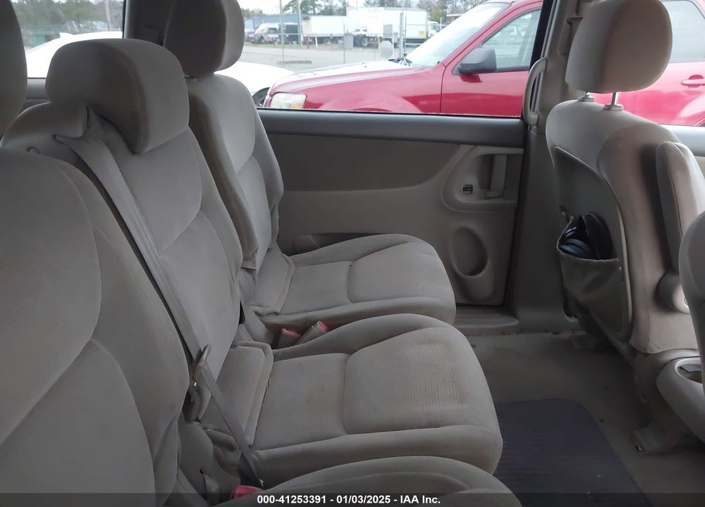 2004 TOYOTA SIENNA LE VIN: 5TDZA23C24S117569
