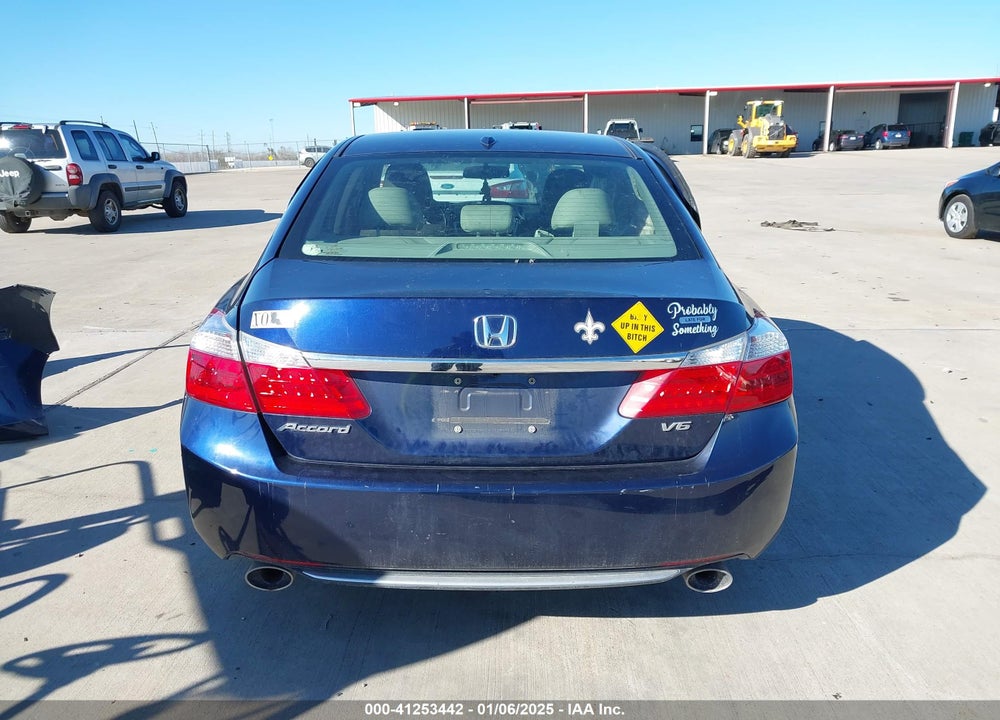 2013 HONDA ACCORD VIN: 1HGCR3F88DA038093