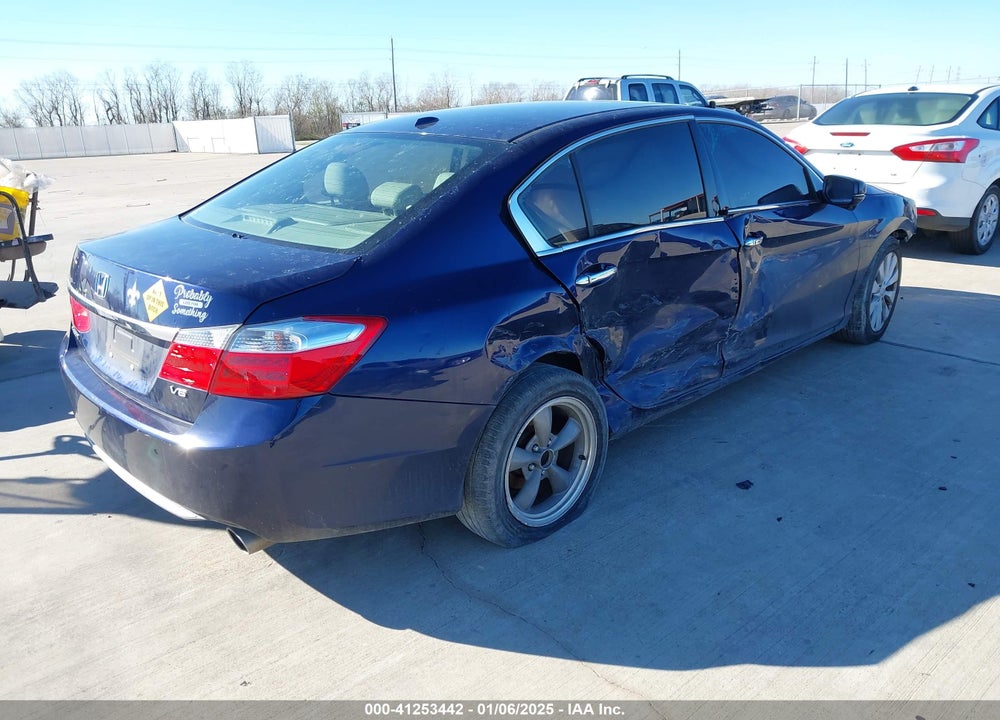 2013 HONDA ACCORD VIN: 1HGCR3F88DA038093