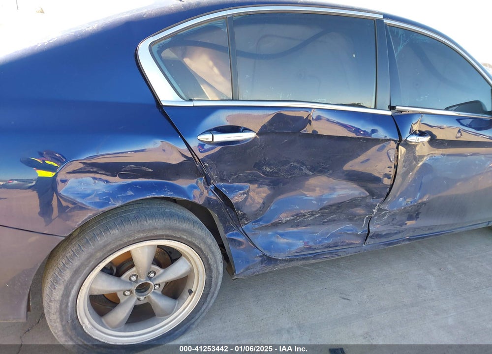 2013 HONDA ACCORD VIN: 1HGCR3F88DA038093