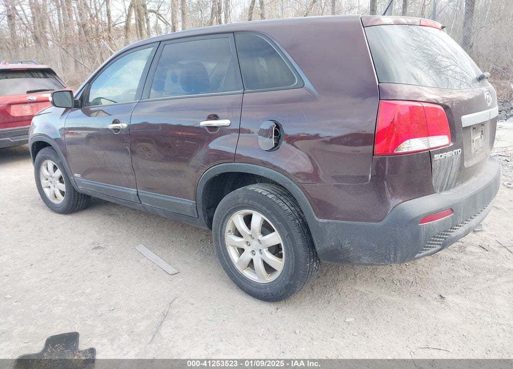 2011 KIA SORENTO LX VIN: 5XYKTCA18BG013276