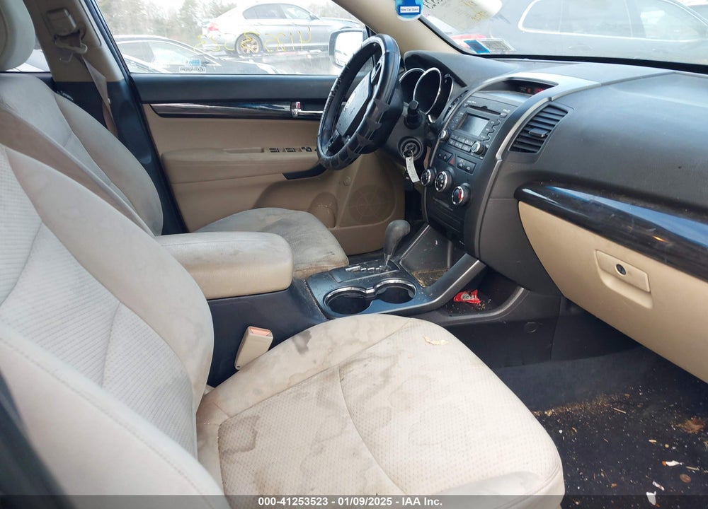 2011 KIA SORENTO LX VIN: 5XYKTCA18BG013276