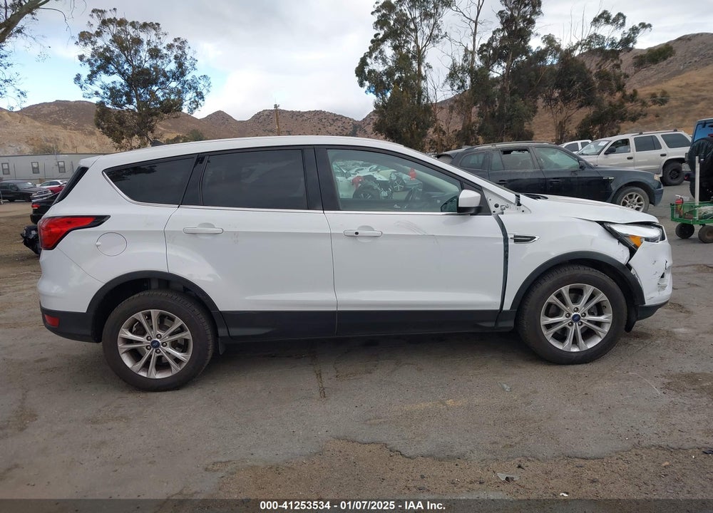 2019 FORD ESCAPE SE VIN: 1FMCU0GD1KUB81126