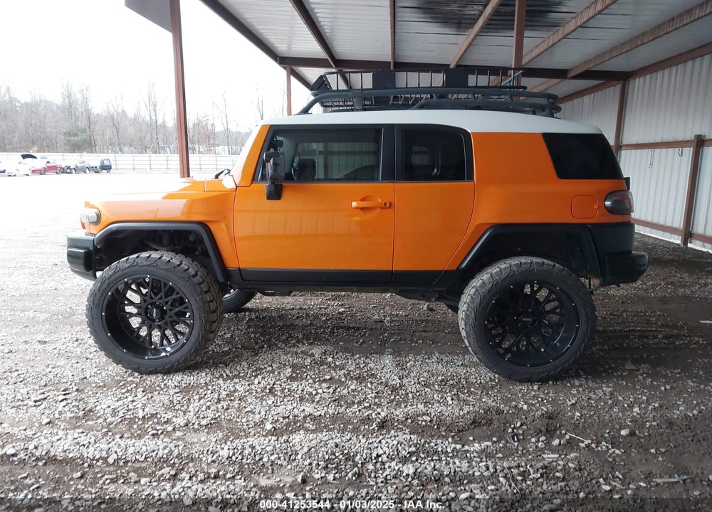 2007 TOYOTA FJ CRUISER VIN: JTEBU11F270042696