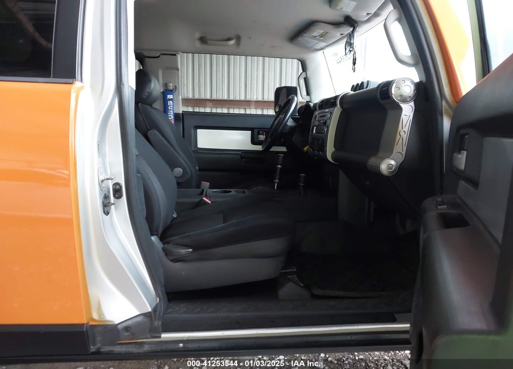 2007 TOYOTA FJ CRUISER VIN: JTEBU11F270042696