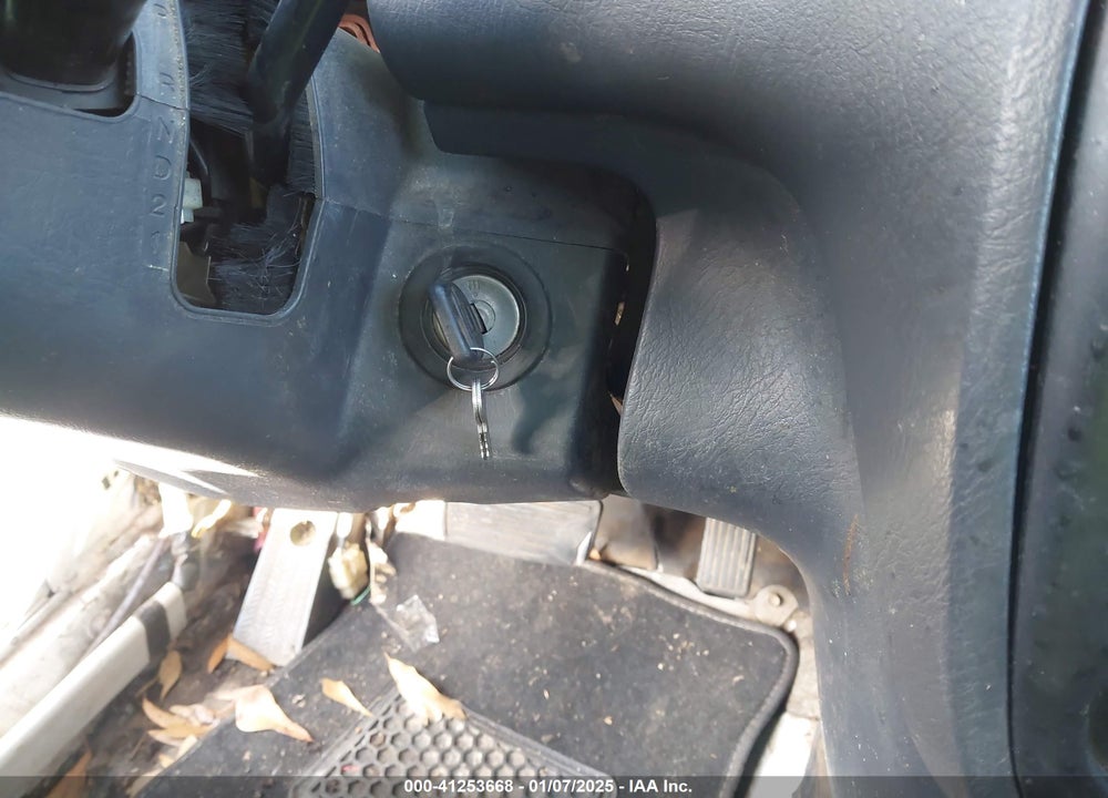 2001 HONDA CR-V LX VIN: JHLRD28401C003501