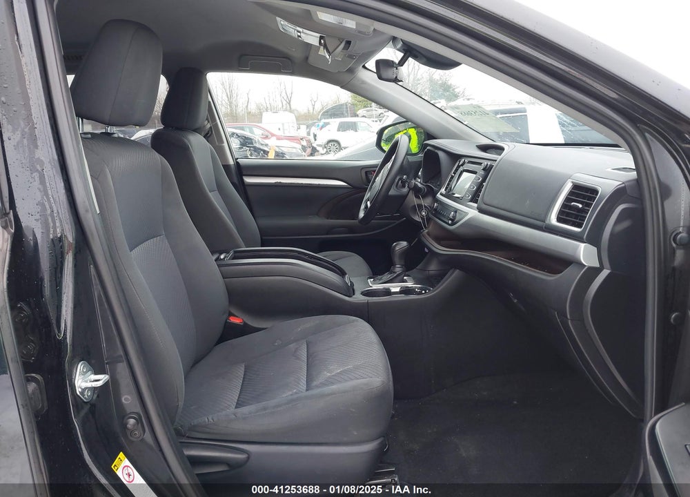 2019 TOYOTA HIGHLANDER LE VIN: 5TDZARFH1KS051707