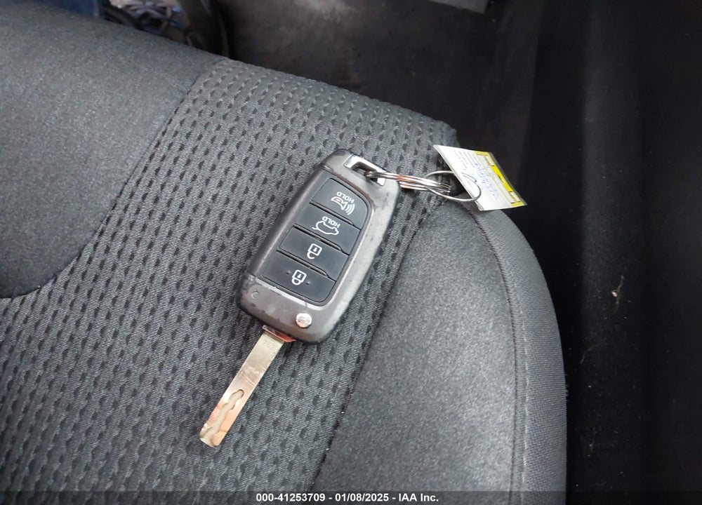 2019 HYUNDAI SANTA FE SE VIN: 5NMS2CAD7KH097951