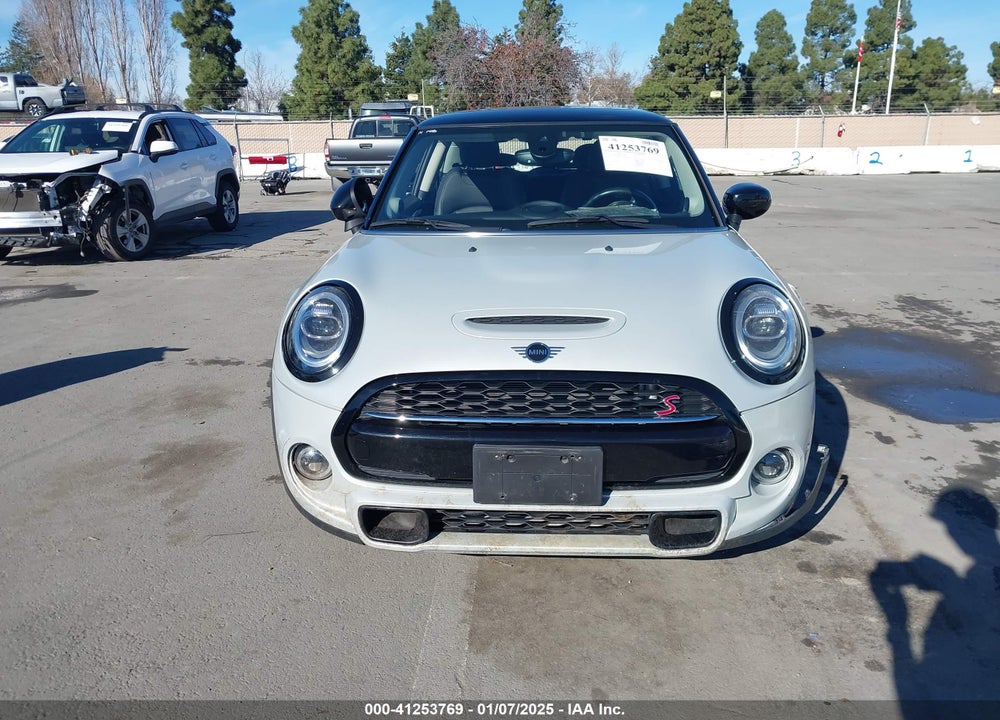 2021 MINI HARDTOP VIN: WMWXR5C09M2N61849