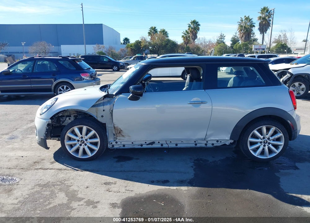 2021 MINI HARDTOP VIN: WMWXR5C09M2N61849