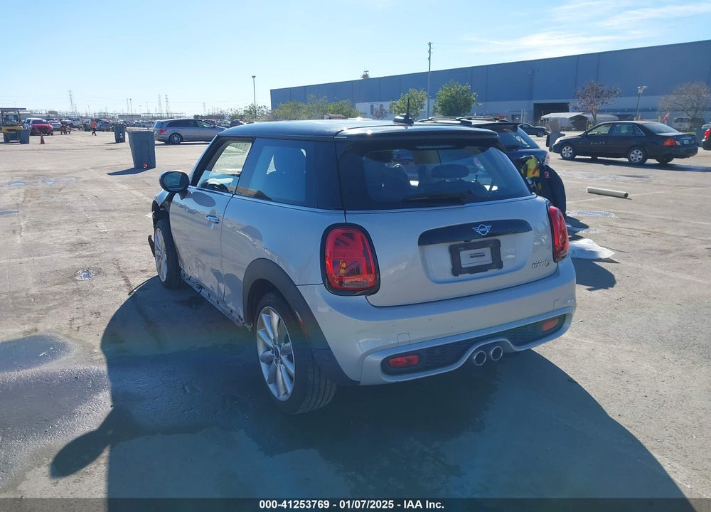 2021 MINI HARDTOP VIN: WMWXR5C09M2N61849