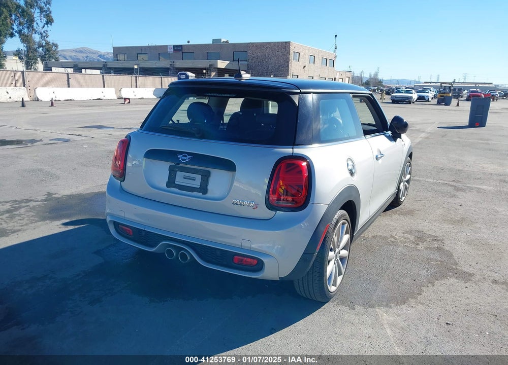 2021 MINI HARDTOP VIN: WMWXR5C09M2N61849