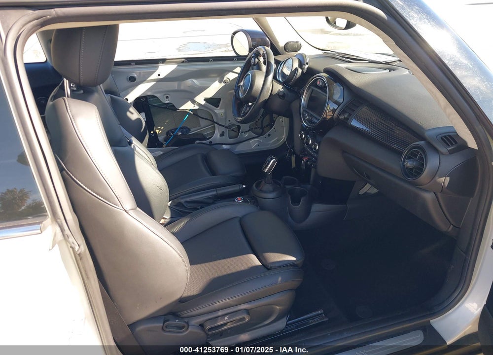 2021 MINI HARDTOP VIN: WMWXR5C09M2N61849