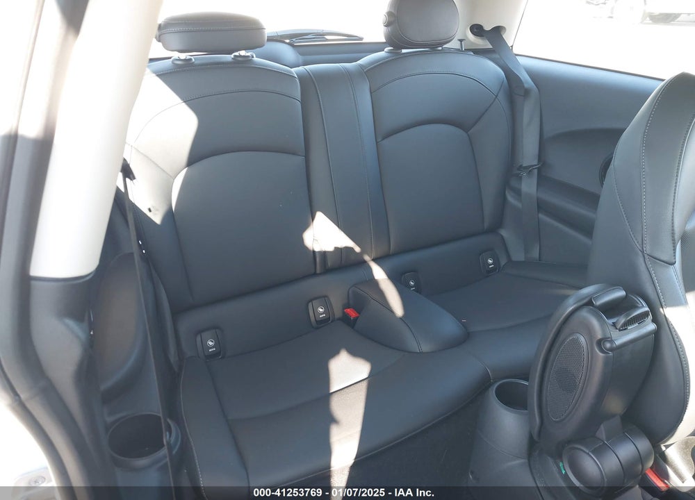 2021 MINI HARDTOP VIN: WMWXR5C09M2N61849