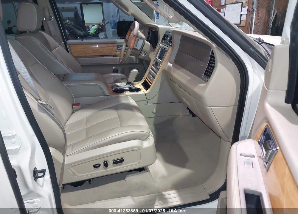 2007 LINCOLN NAVIGATOR ULTIMATE VIN: 5LMFU28517LJ02533